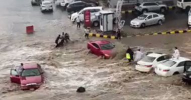 السيول تغرق شوارع مكة المكرمة.. والدفاع المدنى تنفى سقوط ضحايا.. صور