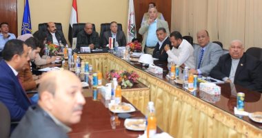 تفاصيل زيارة وزير قطاع الأعمال العام لمصانع كيما بأسوان.. صور