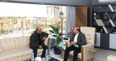 وزير قطاع الأعمال يلتقى محافظ أسوان لبحث المساهمة فى خطط التنمية بالمحافظة