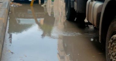 "صرف صحى" الإسكندرية تواصل كسح مياه الأمطار وإزالة آثار الطقس السيئ.. صور