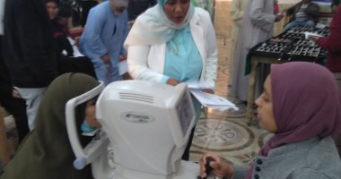 الكشف على 583 حالة بقريتى الترامسة والدهسة بقنا في قافلة طبية