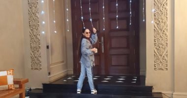 شريهان تستعد للكريسماس بشجرة عيد الميلاد وإطلالة شبابية.. صور