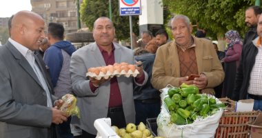 محافظ أسيوط: استمرار تنظيم منافذ بيع متنقلة للمواد الغذائية بأسعار مخفضة.. صور