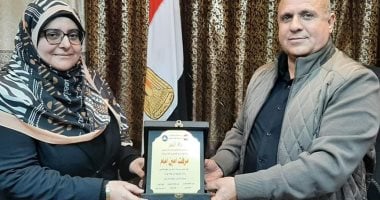 وكيل تعليم دمياط يكرم عددا من مديرى المدارس بدميـاط الجديدة.. صور
