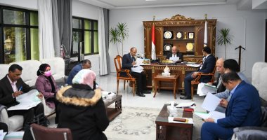 محافظ قنا يترأس لجنة اختيار المتقدمين لشغل الوظائف القيادية
