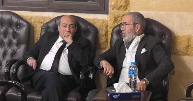 مدحت العدل يقدم واجب العزاء فى رحيل شقيق الناقد طارق الشناوى
