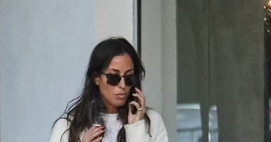 صديقة براد بيت إينيس دى رامون بمفردها بعد الكشف عن علاقتها مع نجم هوليود
