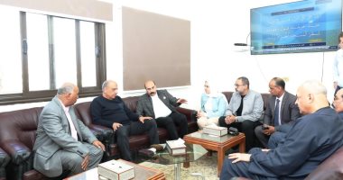 وزير قطاع الأعمال العام ومحافظ أسوان فى جولة تفقدية بشركة كيما للأسمدة