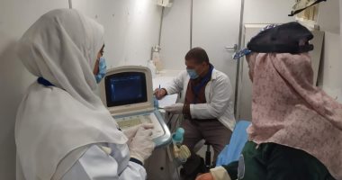 علاج 547 حالة مرضية ضمن مبادرة حياة كريمة فى إحدى قرى الفرافرة.. صور
