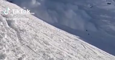 شاهد لحظة انهيار جليدى ضخم فى منتجع نمساوى ..فيديو وصور