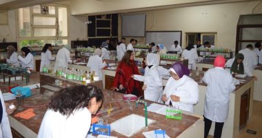 انتظام أعمال الامتحانات العملية بكليات جامعة الإسكندرية.. صور 