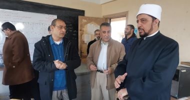 رئيس المنطقة الأزهرية بالإسكندرية يتفقد امتحانات الابتدائى والإعدادى.. صور
