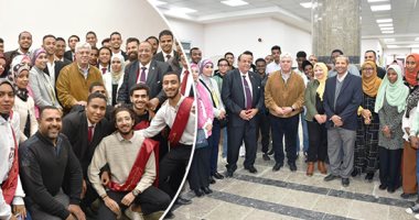 وزير التعليم العالي والبحث العلمي فى جولة بكليات جامعة الأقصر.. الدكتور أيمن عاشور يتفقد كليتى الطب والعلوم ويشيد بالتوسعات.. عقد لقاء مع الطلاب الوافدين من السودان والمتلحقين بكلية الطب ويستمع لآرائهم.. صور