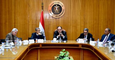 وزير التجارة يؤكد التزام التجار والصناع بالحفاظ على وفرة المعروض من السلع الاستهلاكية 