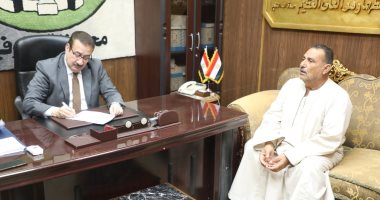 محافظ المنوفية يلتقى عددا من المواطنين ويوجه بحل شكواهم