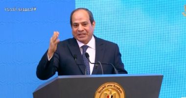الرئيس السيسي يتناول الإفطار مع أهالى قرية أم دومة فى سوهاج
