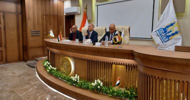نائب محافظ القاهرة يلتقى أعضاء الغرفة التجارية لإنشاء منافذ للسلع بأسعار مخفضة