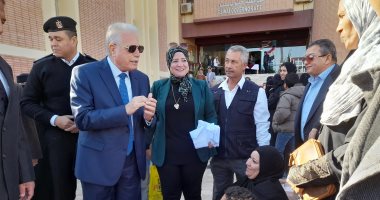 محافظ جنوب سيناء يوزع 3 آلاف لحاف على الأسر الأكثر احتياجا بالطور