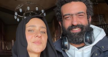 نيللى كريم بالزى الصعيدى من كواليس "عملة نادرة"