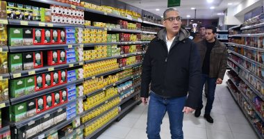 محافظة الفيوم تضرب بيد من حديد لمنع الاحتكار.. جولات مفاجئة للمحافظ بمنافذ بيع السلع.. يوجه باتخاذ الإجراءات القانونية حيال أى ممارسات احتكارية.. ووكيل وزارة التموين: توفر جميع السلع بتخفيضات تصل لـ15%