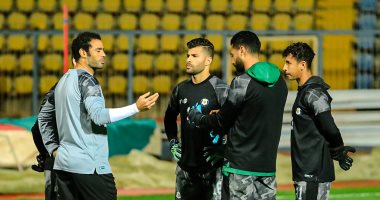 محمد عبد المنصف يجتمع مع حراس عرين الإسماعيلى قبل مواجهة الزمالك