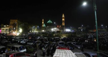 زحام مرورى على الطرق المؤدية لمسجد السيدة نفيسة فى الليلة الختامية لمولدها.. صور