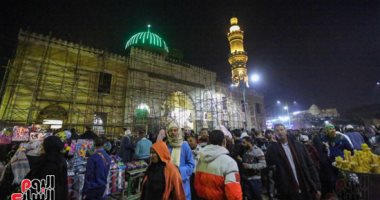 الآلالف يحييون الليلة الختامية لمولد السيدة نفيسة.. أول مولد رسمي بعد توقف منذ 2020 بسبب كورونا.. أكلات ساخنة لمواجهة برودة الطقس.. وانتشار لحلقات الذكر والانشاد.. صور