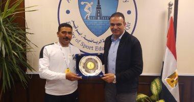 جامعة الإسكندرية تكرم الفائز بالمركز الأول فى ماراثون زايد فى جرى الكراسى المتحركة