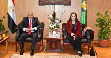 الفيوم تتصدى للهجرة غير الشرعية.. المحافظ يبحث مع رئيس لجنة مكافحة ومنع الهجرة غير الشرعية سبل التعاون المشترك.. والسفيرة نائلة جبر: نضع الاستراتيجيات وخطط العمل والتعاون مع الجهات المانحة للحد من الهجرة.. صور