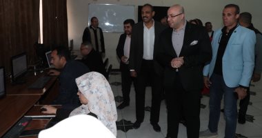 محافظ بنى سويف يشهد اختبارات المتقدمين لدورة إعداد مدربين بمجال تكنولوجيا المعلومات