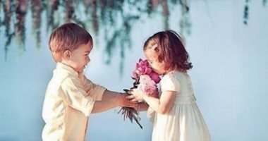 أخلاقنا الجميلة.. إزاى تعلمى أطفالك يحبوا بعض وتكون علاقتهم أقوى؟