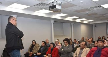رئيس "الفنون التشكيلية" يجتمع بمديرى المتاحف والمراكز لبلورة أجندة القطاع