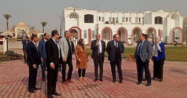 وفد "أيادى مصرية" يتفقد قرية الفواخير بالقاهرة لدعمها وخلق فرص تسويقية