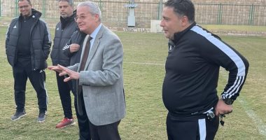 رئيس المقاولون العرب يجتمع مع اللاعبين قبل مواجهة البنك الأهلي