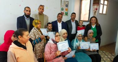 "القوى العاملة": تدريب ذوى الهمم على مهنة المشغولات الجلدية فى المنيا