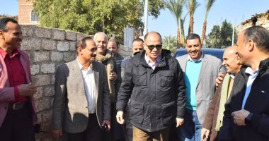 محافظ أسيوط يتفقد أعمال تنفيذ مشروع مد وتدعيم شبكات مياه الشرب بعزبة على صالح