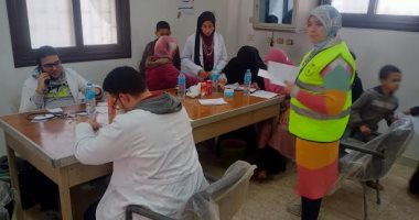 فحص وعلاج 1946 مريضا في قافلة جامعة سوهاج الطبية المجانية بقرية الرياينة