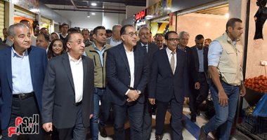 رئيس الوزراء يتابع إجراءات الإفراج الجمركي عن السلع والبضائع بميناء الإسكندرية تنفيذا للتكليفات الرئاسية.. مدبولي: الأولوية للسلع الغذائية ومكونات التصنيع الغذائي والأدوية ومستلزمات الإنتاج ووقف تحصيل غرامات