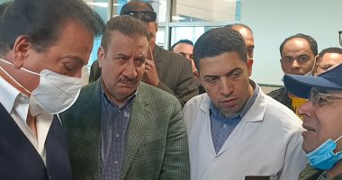 مريض يداعب وزير الصحة: "عايزك تكمل رصف طريق الباجور علشان بسافر عليه كتير"