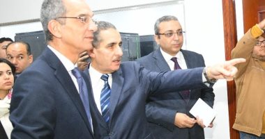وزير الاتصالات ومحافظ الغربية يفتتحان 4 مكاتب بريد ويتفقدان عددا من المنشآت الرقمية