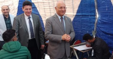 رئيس جامعة بنها يتفقد لجان الامتحانات بـ3 كليات.. صور
