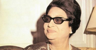 ذكرى ميلاد أم كلثوم.. ما هو سر المنديل والنظارة السوداء لكوكب الشرق؟