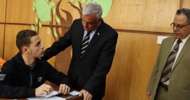 رئيس جامعة المنوفية يتفقد امتحانات الفصل الدراسى الأول بـ"التربية والطب البيطرى"