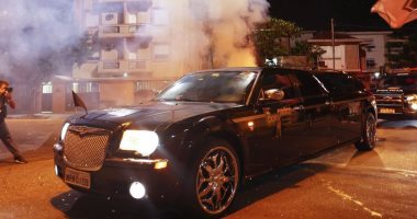 جثمان الأسطورة البرازيلية بيليه يتوجه إلى ملعب سانتوس.. فيديو