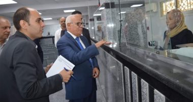 "مصر الرقمية".. بورسعيد تسعى لـ"تكويد" المحال العامة بجميع الأحياء.. مركز التراخيص الموحد يستقبل المواطنين.. يحذر من غرامة تصل إلى 50 ألف جنيه للمخالفين.. المنظومة الجديدة تقضى على المحال العشوائية.. صور