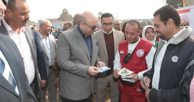 محافظ بنى سويف يتفقد مجموعة من معارض السلع والمبادرات والقوافل بقرية سدس