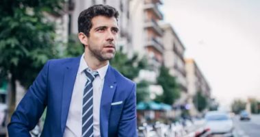 كيفية ارتداء السترة مع البنطلون بشكل أنيق .. للرجال فقط