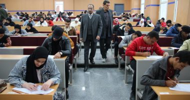 رئيس جامعة طيبة التكنولوجية يتفقد انطلاق امتحانات الفصل الدراسي الأول.. صور