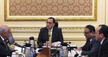 رئيس الوزراء يتابع مع محافظ الجيزة الموقف التنفيذى لعدد من المشروعات