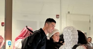  أسرة كريستيانو رونالدو يحضرون حفل تقديمه في ملعب مرسول بارك.. فيديو